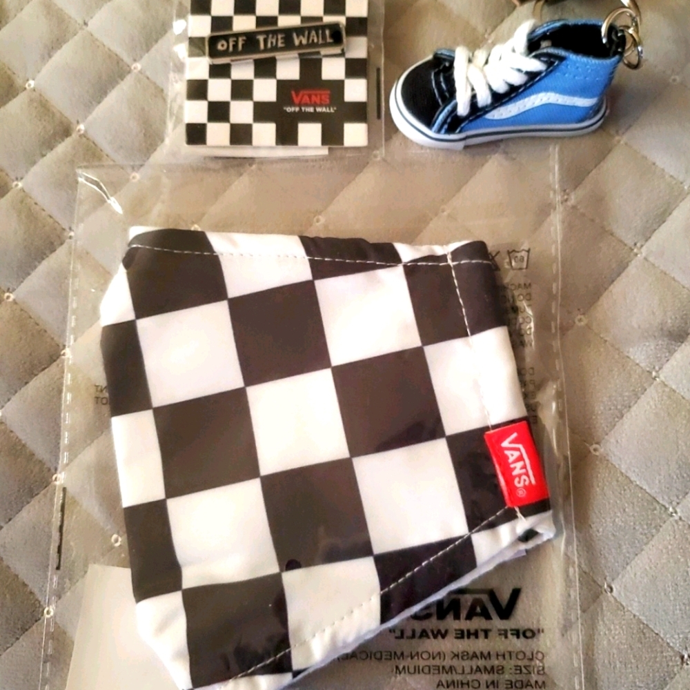 VANS FACE MASK, KEY CHAIN, AND PIN